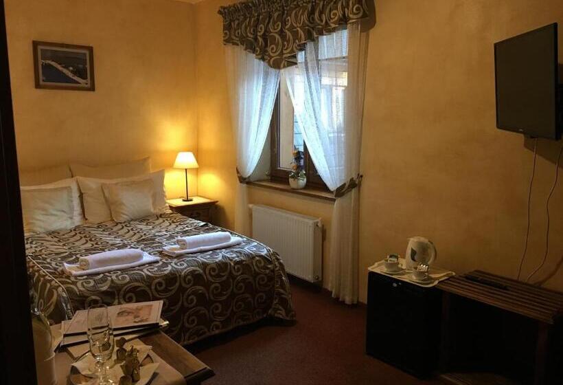 اتاق استاندارد, Dwor Karolowka