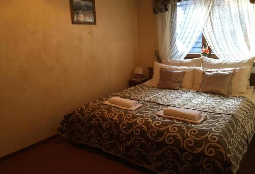 اتاق استاندارد, Dwor Karolowka