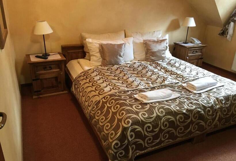 اتاق استاندارد, Dwor Karolowka