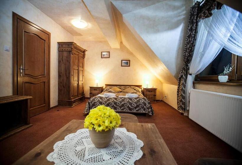 اتاق استاندارد سه نفره, Dwor Karolowka