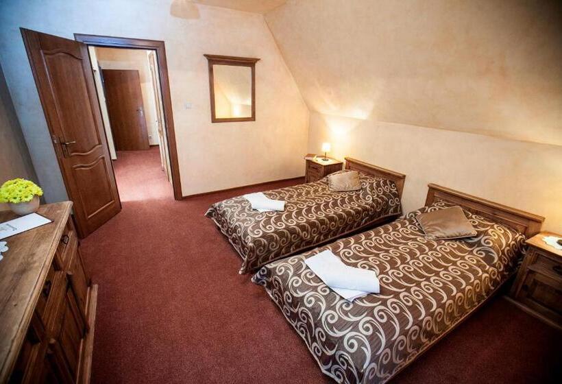 اتاق استاندارد, Dwor Karolowka