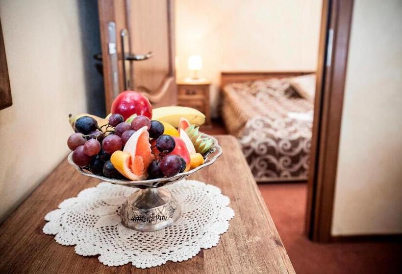 اتاق استاندارد یک نفره, Dwor Karolowka