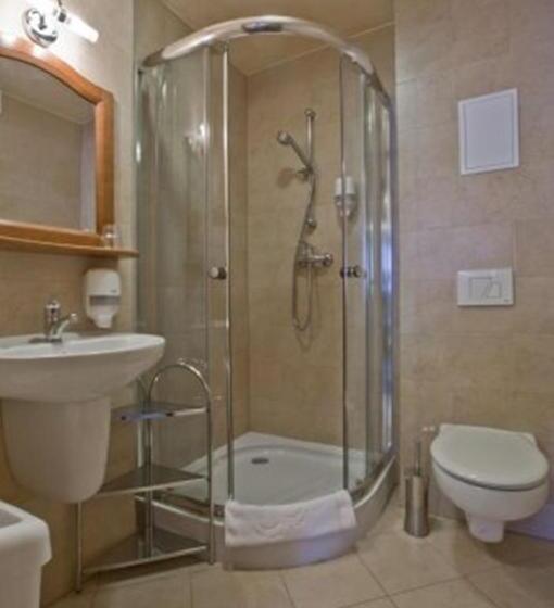 اتاق لوکس با بالکن, Dwor Karolowka