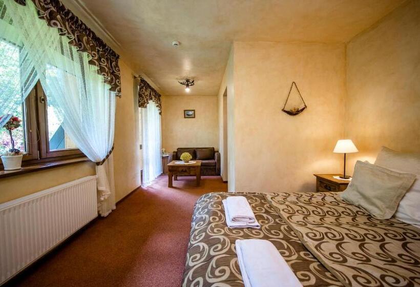 اتاق لوکس با بالکن, Dwor Karolowka