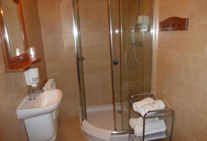 اتاق استاندارد با بالکن, Dwor Karolowka