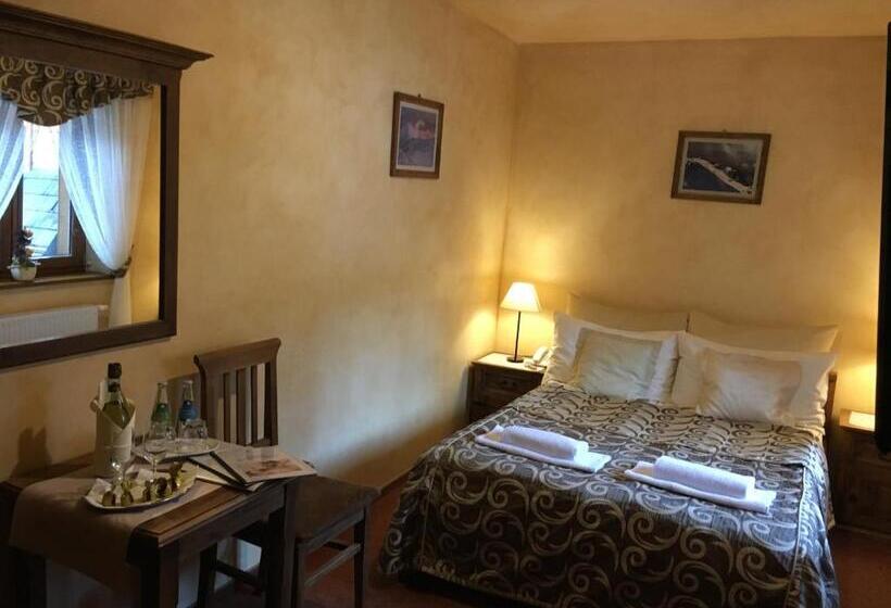 اتاق استاندارد با بالکن, Dwor Karolowka