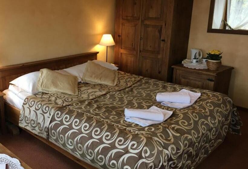 اتاق استاندارد با بالکن, Dwor Karolowka