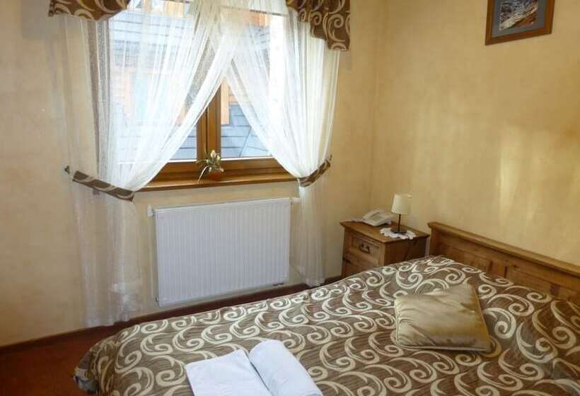 اتاق استاندارد یک نفره, Dwor Karolowka