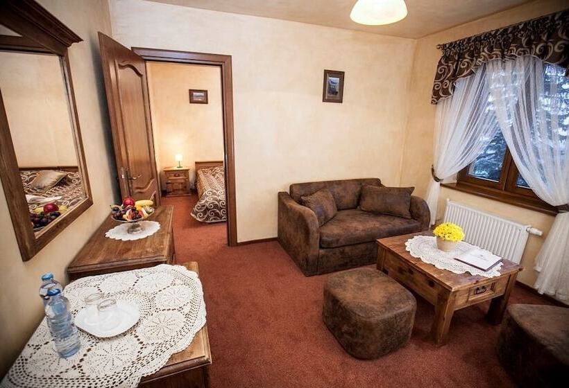 اتاق استاندارد سه نفره, Dwor Karolowka