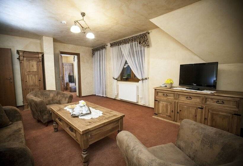 اتاق استاندارد سه نفره, Dwor Karolowka