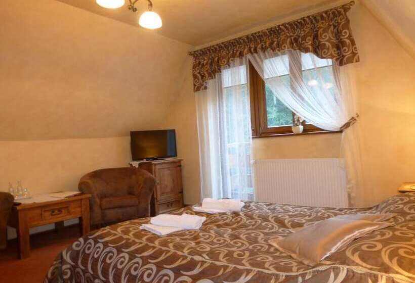 اتاق لوکس, Dwor Karolowka