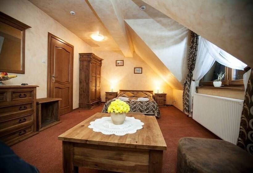 اتاق لوکس, Dwor Karolowka