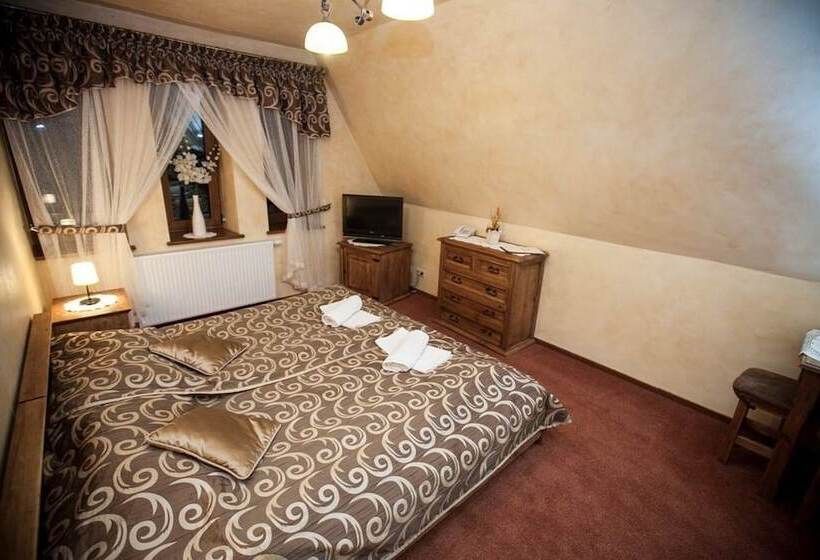 اتاق لوکس با بالکن, Dwor Karolowka