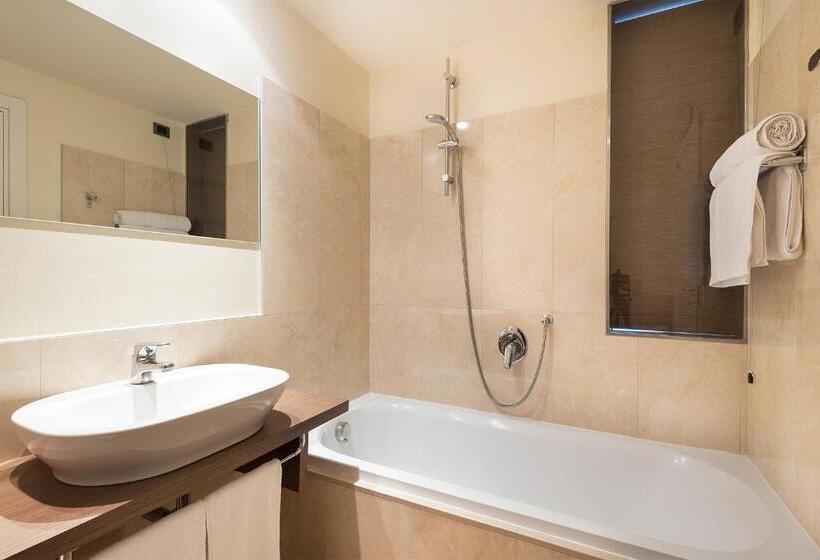 חדר דלוקס נוף לאגם, Il Porticciolo