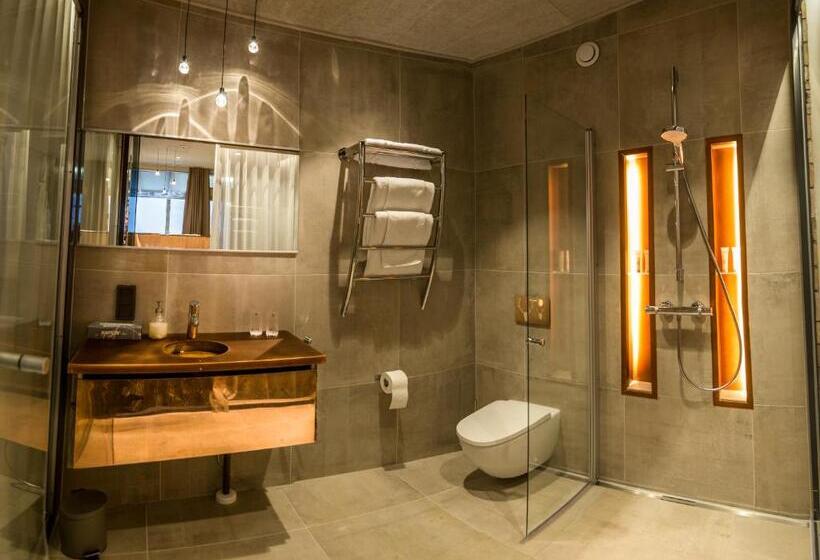 סוויטה עם ג'קוזי, Isosyote