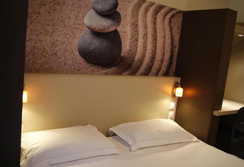 חדר סטנדרט לשלושה, The Originals City, Hôtel Clermontferrand Sud Aubière