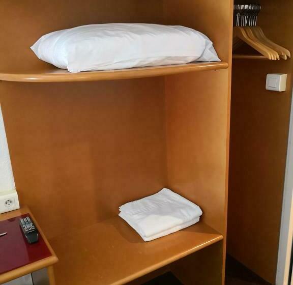 ファミリールーム, Quick Palace St Jean De Vedas A709