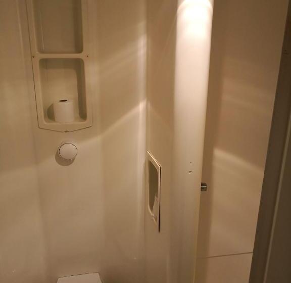 ファミリールーム, Quick Palace St Jean De Vedas A709