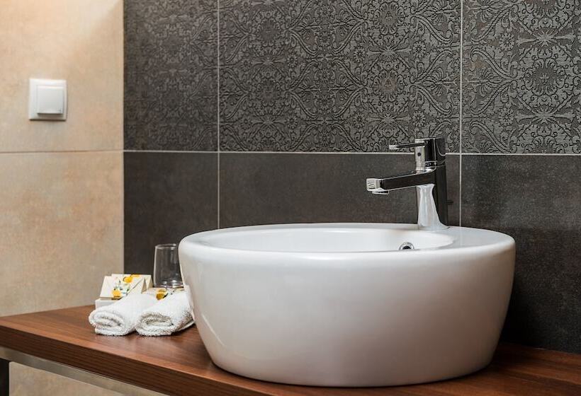 디럭스 룸, Rado Resort Spa & Wellness