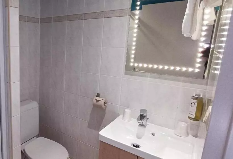 اتاق استاندارد چهار تخته, The Originals Access, Hôtel Les Iris, Bercksurmer
