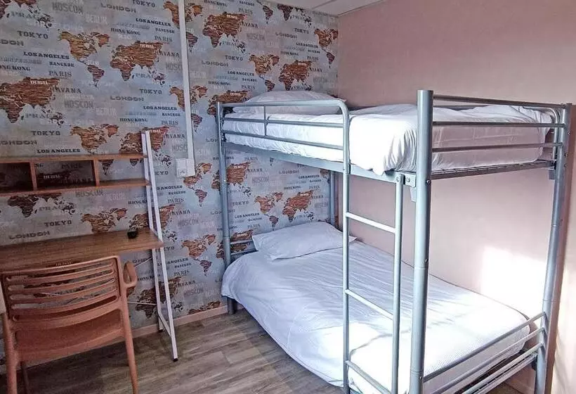 اتاق استاندارد چهار تخته, The Originals Access, Hôtel Les Iris, Bercksurmer