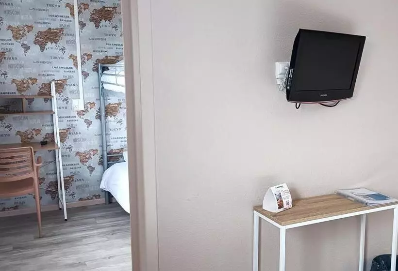 اتاق استاندارد چهار تخته, The Originals Access, Hôtel Les Iris, Bercksurmer