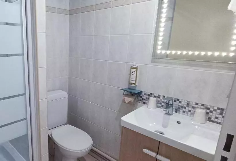 اتاق استاندارد سه نفره, The Originals Access, Hôtel Les Iris, Bercksurmer