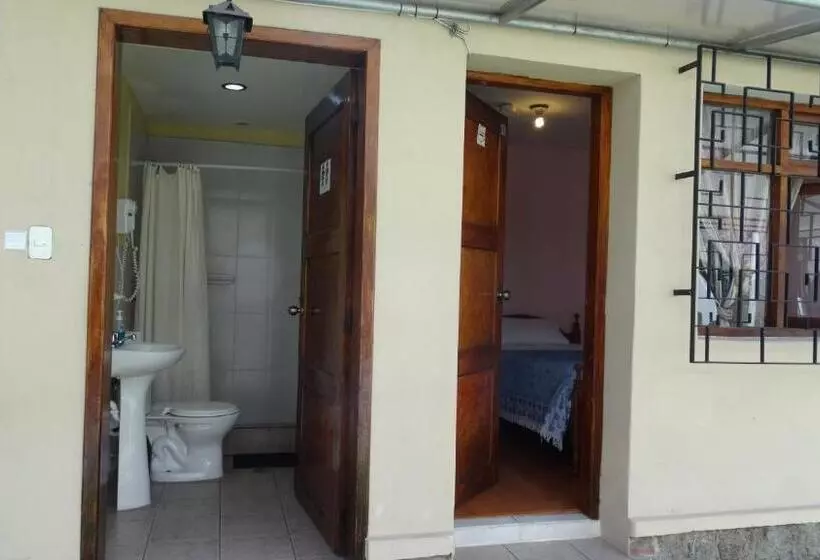 اتاق استاندارد با سرویس بهداشتی مشترک, Travellers Inn