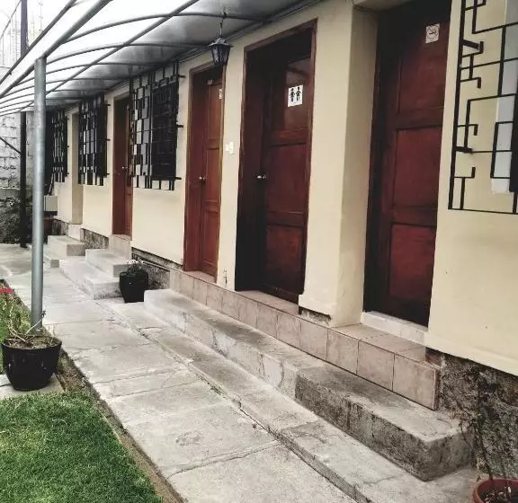 اتاق استاندارد با سرویس بهداشتی مشترک, Travellers Inn