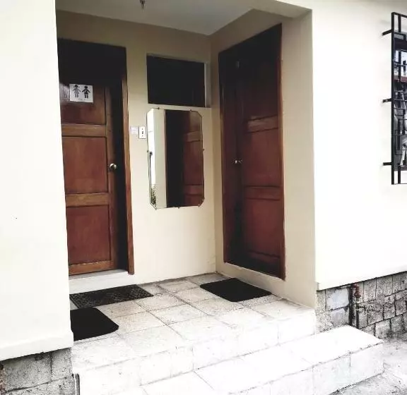اتاق استاندارد با سرویس بهداشتی مشترک, Travellers Inn