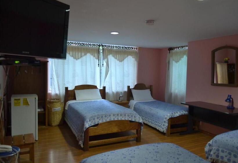 4인용 스탠다드 룸, Travellers Inn