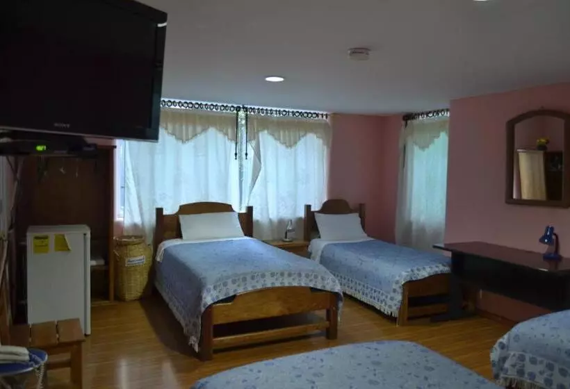 اتاق استاندارد چهار تخته, Travellers Inn
