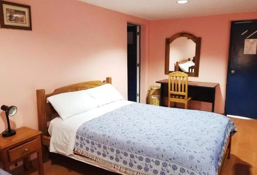 اتاق استاندارد چهار تخته, Travellers Inn