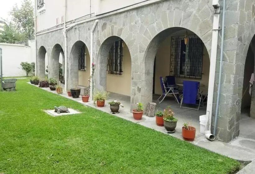 اتاق استاندارد یک تخته با سرویس بهداشتی مشترک, Travellers Inn