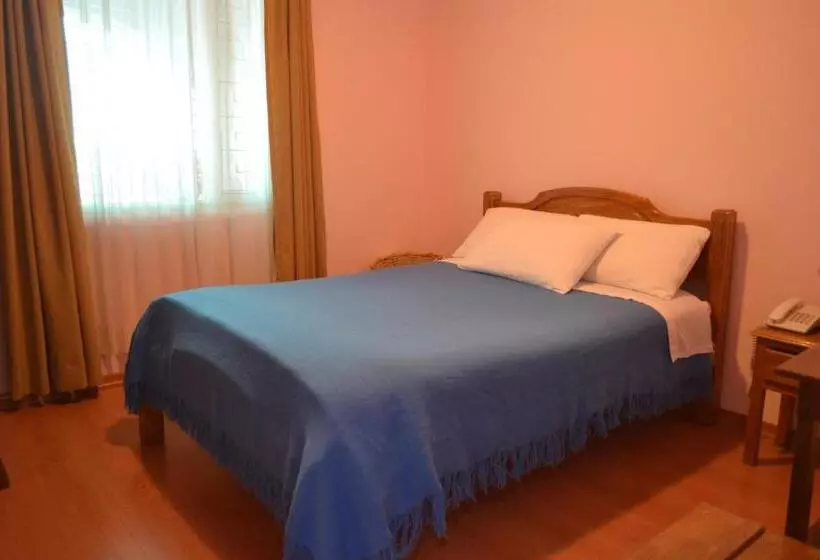 اتاق استاندارد یک نفره, Travellers Inn
