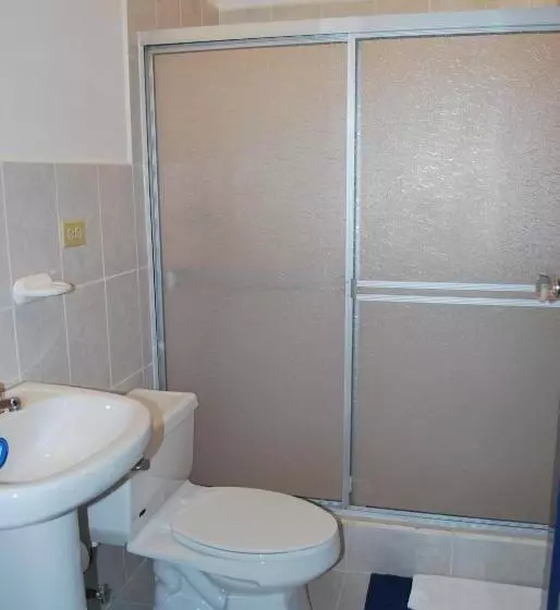 اتاق استاندارد یک نفره, Travellers Inn