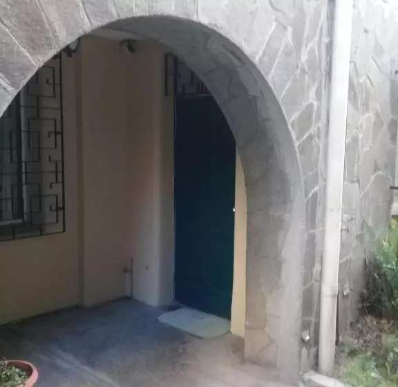اتاق عادی یک تخته, Travellers Inn