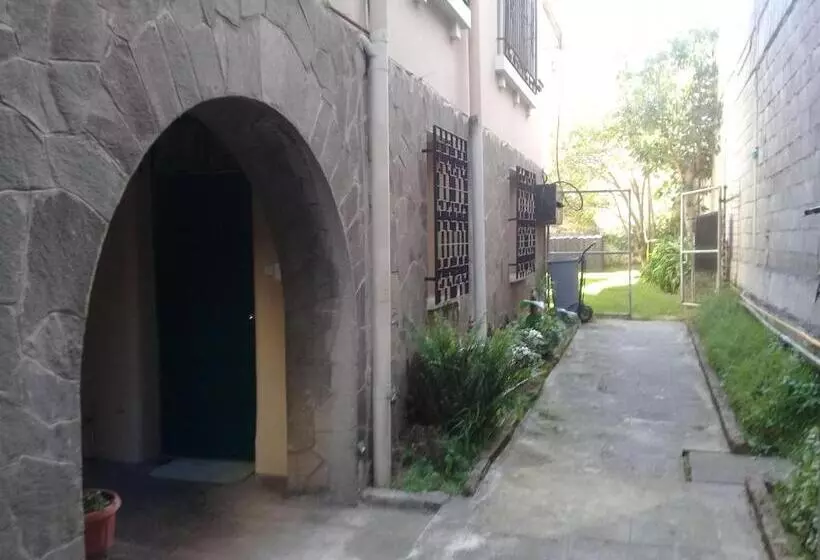 اتاق عادی یک تخته, Travellers Inn