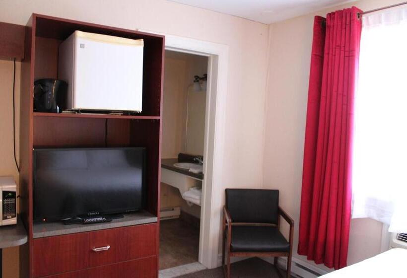 带2个双人床的标准工作室, Motel Capri Et Suites