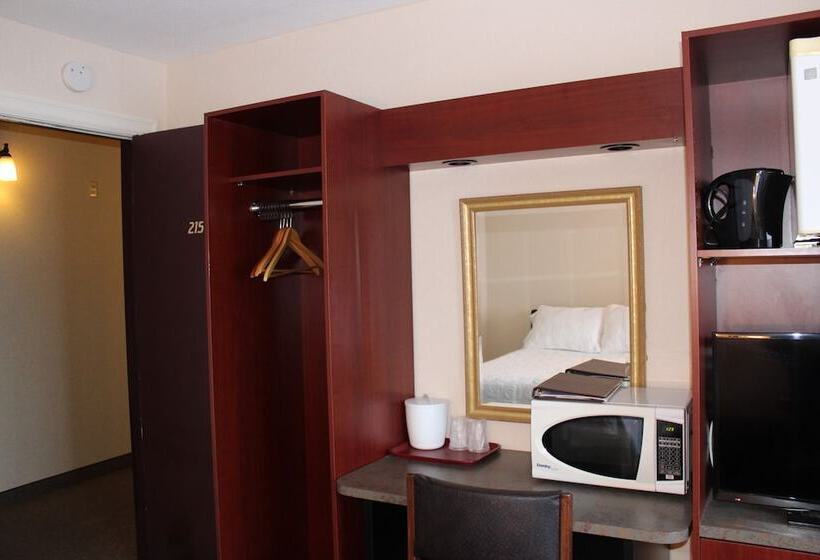 带2个双人床的标准工作室, Motel Capri Et Suites