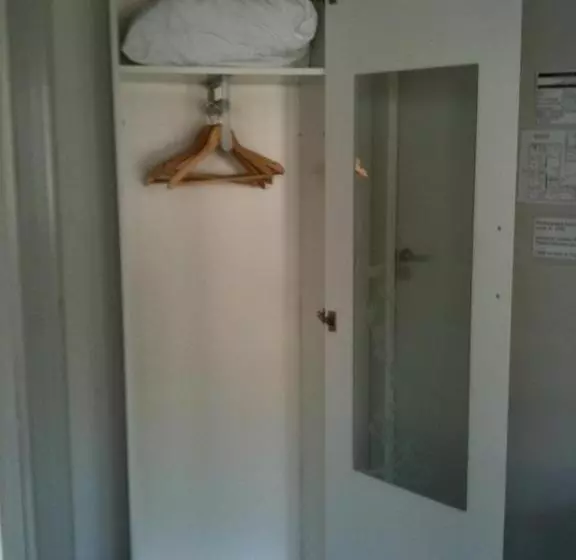 اتاق استاندارد سه نفره, Motel Stege