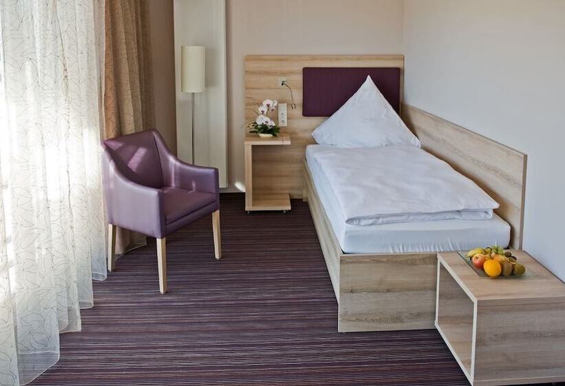 高级单人间, Stössels