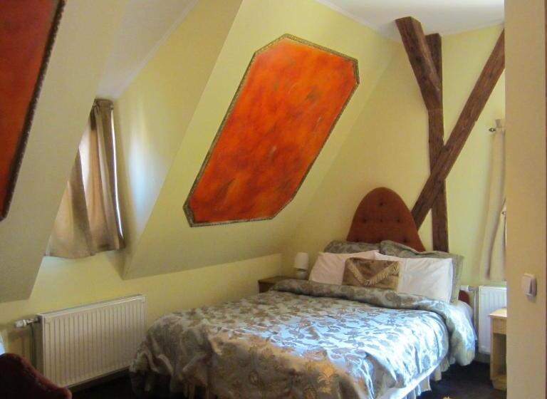 اتاق استاندارد سه نفره, Pensiune Citadela Sighisoara