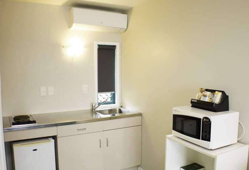 标准工作室, Rayland Motel