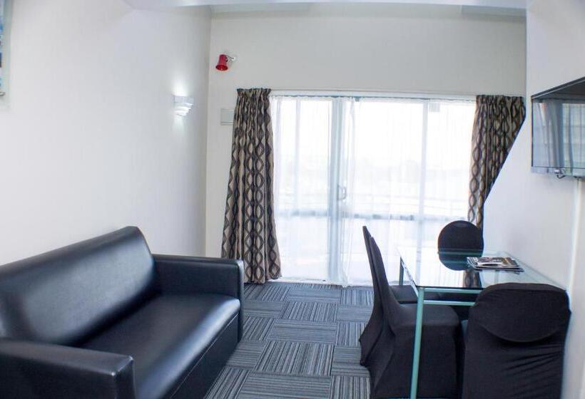 家庭间, Rayland Motel