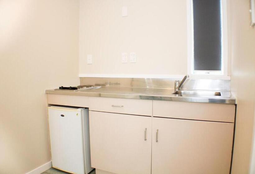 家庭间, Rayland Motel