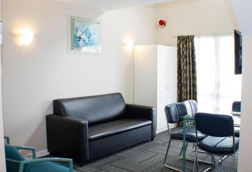 家庭间, Rayland Motel