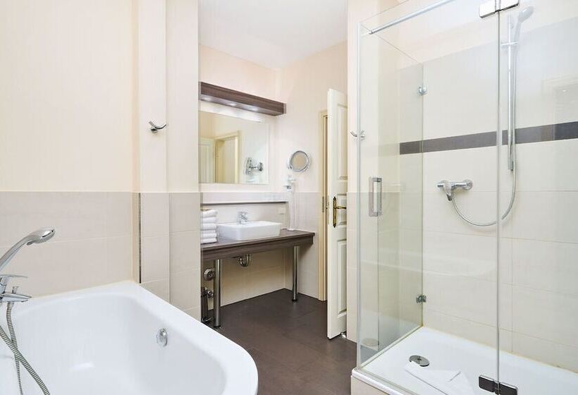 דירת משפחה, Strandhotel Preussenhof