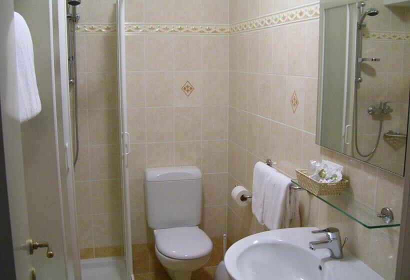 غرفة قياسية, Villa La Mirabella