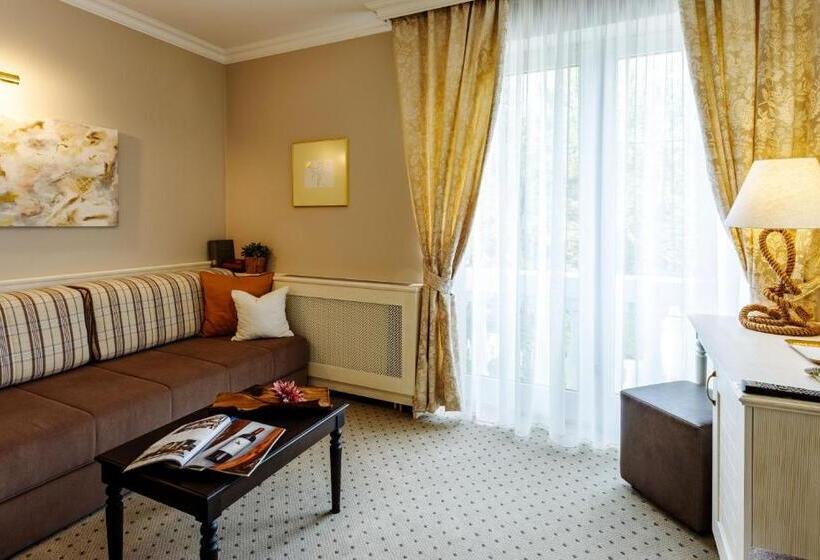 جناح, Villa Medici Hotel & Restaurant